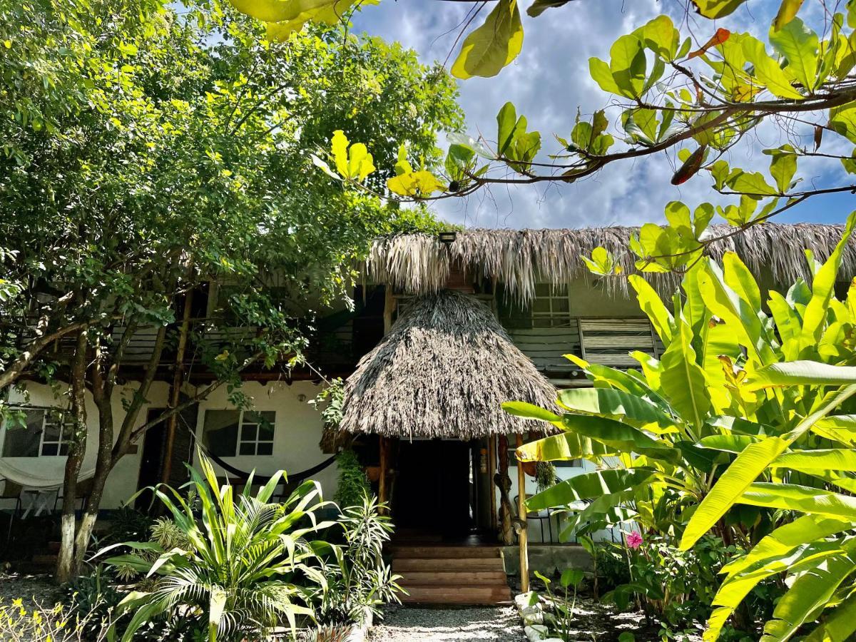 Kawabonga Hotel Palomino Exterior photo